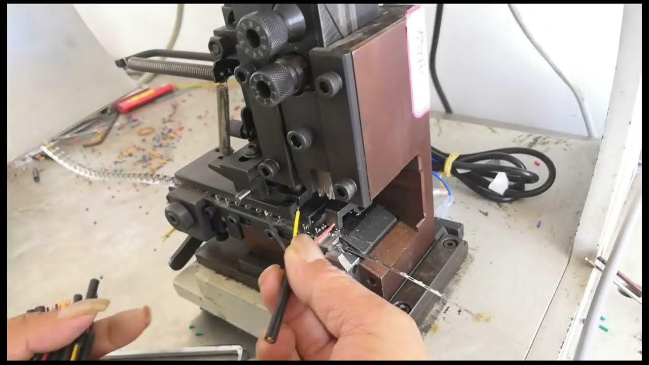 Mesin Crimping Terminal Automatik 15 Tan Elektrik Super Senyap dengan Suapan Terminal Mendatar
