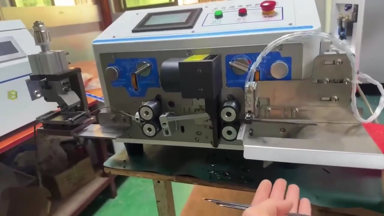 Mesin Automatik: Belah Wayar Selari, Potong Pelbagai Panjang & Kupas